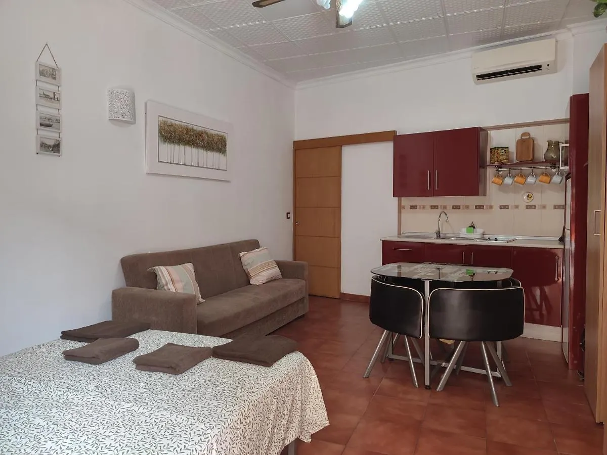 Sunny Holiday Studio location